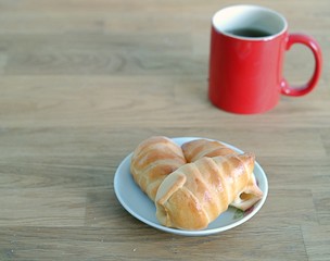 Butter buns with tea