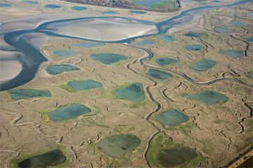 vue aérienne de la Baie de l'Authie dans la Somme  en France