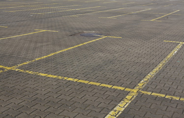 Parkplatz, Gelbe Bodenmarkierung, Linien