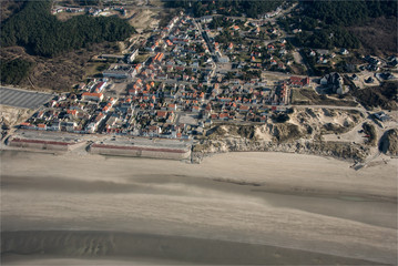 Obraz premium Vue aérienne de la ville balnéaire de Fort Mahon dans la Somme en France