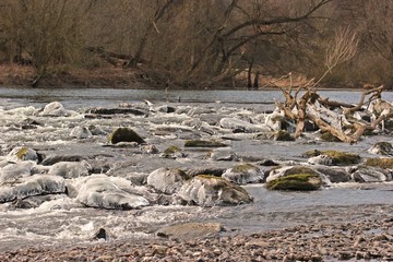 Sohlgleite in der Eder im Winter