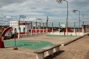 Der Basketballplatz im Zentrum von Flores, Petèn, Guatemala