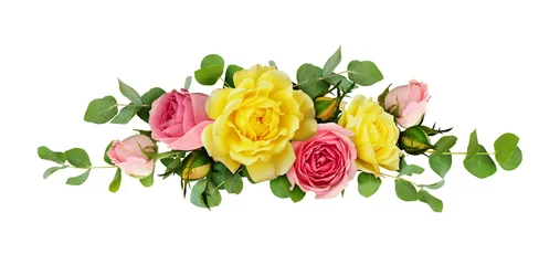 Photo sur Aluminium Roses Fleurs roses roses et jaunes avec des feuilles d& 39 eucalyptus
