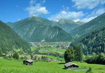 Blick auf den Urlaubsort Mayrhofen im Zillertal,Tirol,Österreich