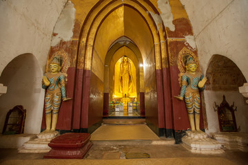 Obraz premium Interior of the ancient temples in Bagan, Myanmar
