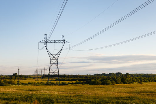 Support of high-voltage transmission line against the sky