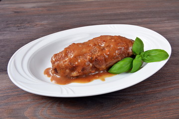 kotlet mielony z sosem