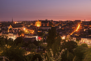 Obraz premium Panorama of Poitiers at sunset