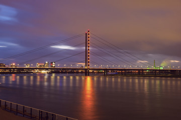 Fototapeta na wymiar Rheinknie Bridge in Dusseldorf