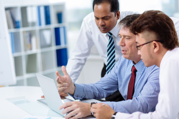 Fototapeta premium Discussing business data