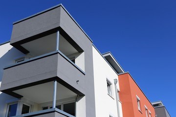 Gebäude mit moderner Fassade