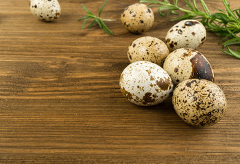 Obraz premium Quail Eggs on Wooden Background