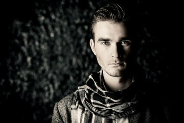 Obraz premium handsome man in scarf