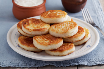 Fototapeta na wymiar Syrniki, Russian cheese pancakes