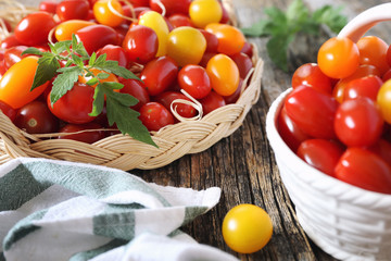 Yellow and red cherry tomatoes