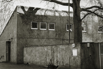 Obraz premium raw modernist church built out of concrete blocks