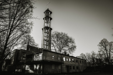 raw modernist church built out of concrete blocks