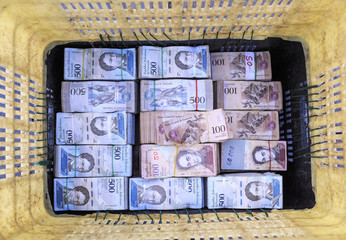 The economic crisis and hyperinflation in Venezuela