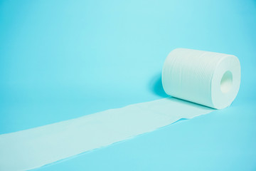Toilet paper　転がっているトイレットペーパー　水色背景