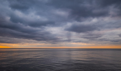 Fototapeta na wymiar overcast sunrise toronto 002