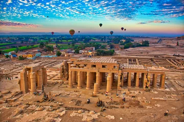 Foto op Canvas Hot Air Balloon at Sunrise in over Ruins in Luxor Egypt © Andy