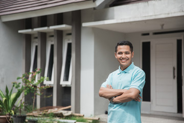 man and his new house