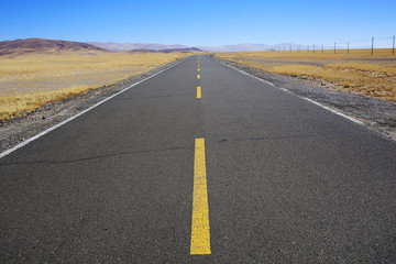 Naklejka premium mountain road in tibet