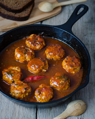 spicy meatballs in tomato sauce