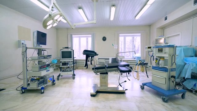General view of a gynecological medical room filled with hospital equipment 