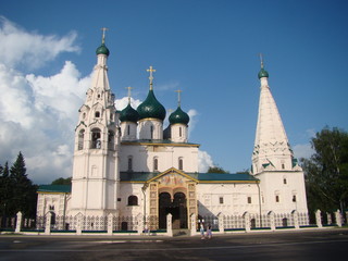 Fototapeta na wymiar The main square of Yaroslavl/Russian churches