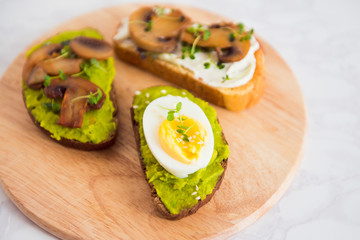 avocado sanwich egg mushrooms sprouts