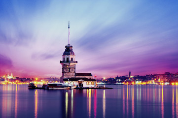 Obraz premium Istanbul Turkey Maiden's Tower Long Exposure at Sunset with Beautiful Sky