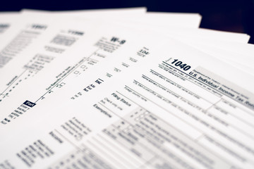 Obraz premium Form 1040 Individual Income Tax return form. United States Tax forms 2017/2018. American blank tax forms. Tax time.