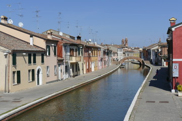 Fototapeta na wymiar Comacchio e i suoi canali