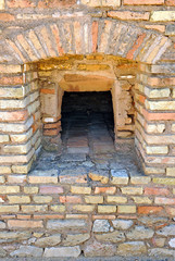 Boca de un horno de pan en Italica, antigua ciudad romana cerca de Santiponce, provincia de Sevilla, España