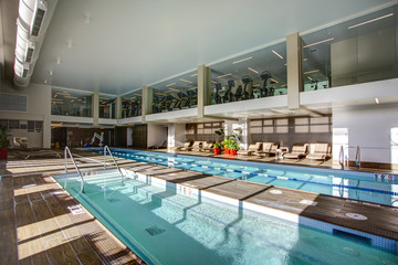 Obraz na płótnie Canvas Upscale Indoor swimming pool in condominium complex.