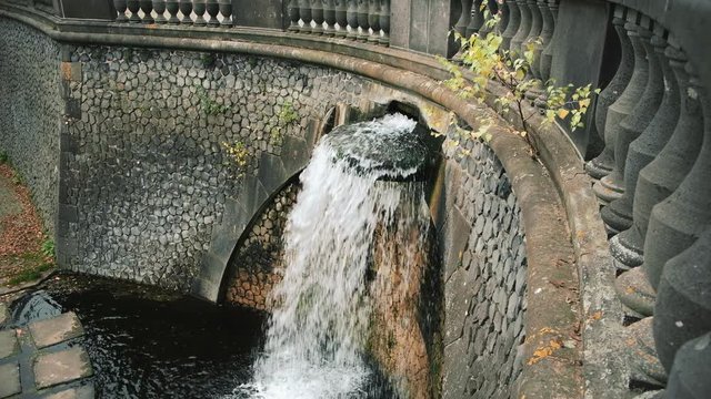 Big Waterfall In freizeitpark Bonn