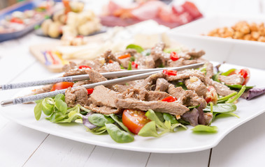 Beef salad with sesame seeds