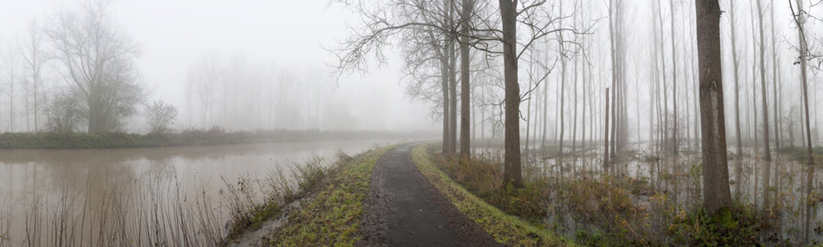Panorama of biketrack at Provinciaal domein De Gavers in Geraardsbergen with the Dender river on the left side of the track and flooded meadows and forests on the right side of the image.