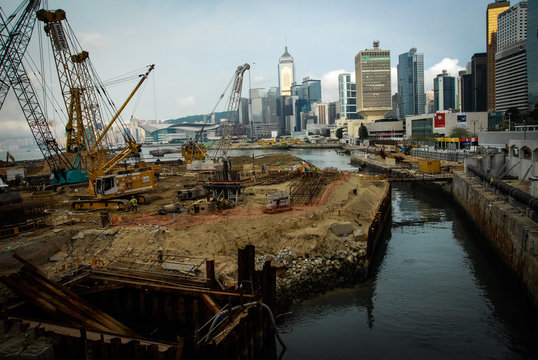 INSABBIAMENTO DELLA BAIA DI HONG KONG NEL 2008 PER COSTRUIRE NUOVI EDIFICI