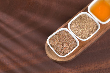 Seeds, powder and organic flax oil - Linum usitatissimum