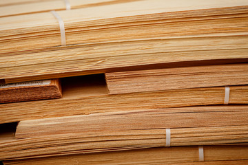 Structured veneer sheets from side