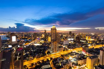 Fototapeta na wymiar Panoramic view during twilight sky scene of roof top with expressway in the landmark aerial of city in Bangkok