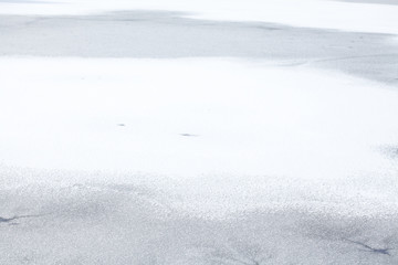Fototapeta na wymiar Eisfläche auf einem zugefrorenen See