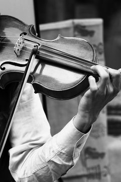 violin played by the musician