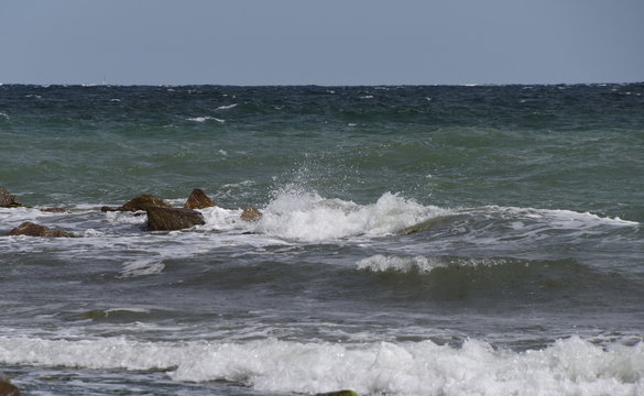 Wellen auf R&uuml;gen an der Ostseite