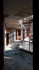 Cantiere edile e lavori in corso - costruire 