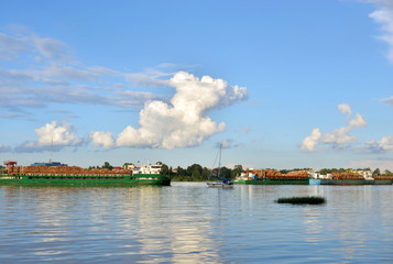 Obraz premium Cargo ship on the Neva river.