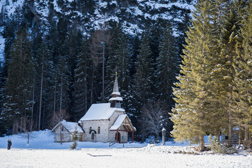 Chiesa sul Lago di Brais