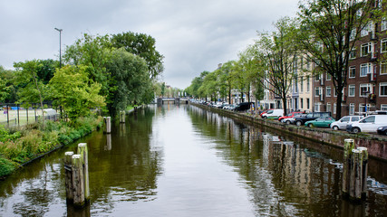 Fototapeta na wymiar Gracht in Amsterdam, Niederlande